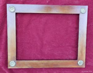 Cornice in legno di noce Impero con quattro rosette negli angoli tipicamente Impero.I° XIX° sec. luce cm.33x24 est.40x31
